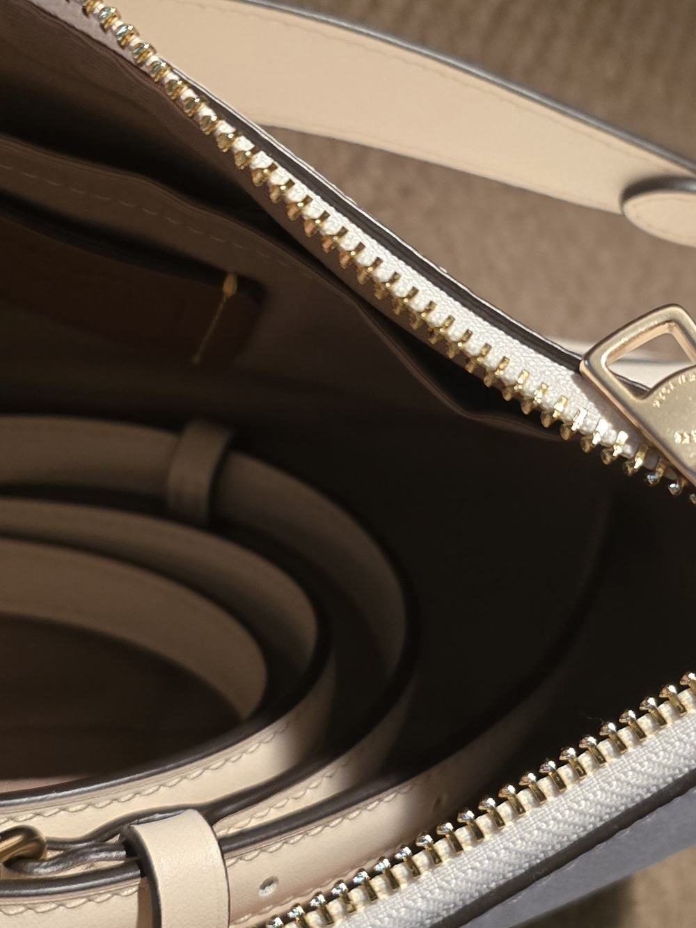 NEW Coach Teri Cream/White Signature Mini Crossbody with Gold Hardware - Picture 3 of 7